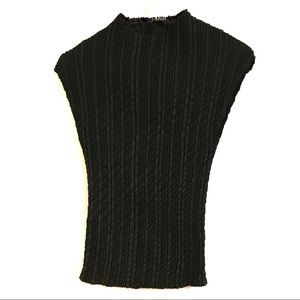 3/$30!!! Modern textured crepe top